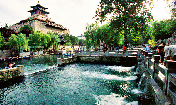 名泉景观之黑虎泉