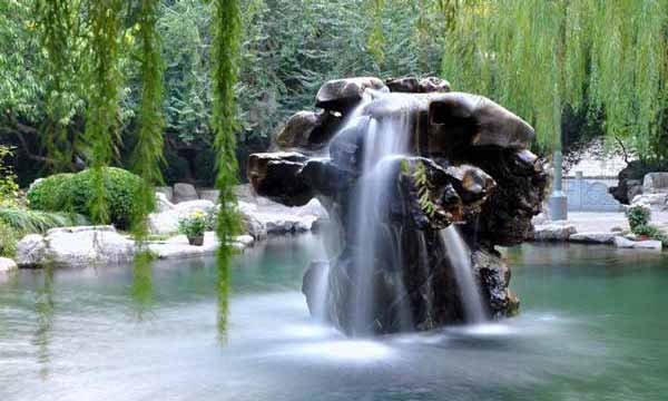 龙潭八景之月牙飞瀑